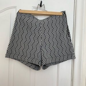 Dynamite High Waist Black and White Shorts